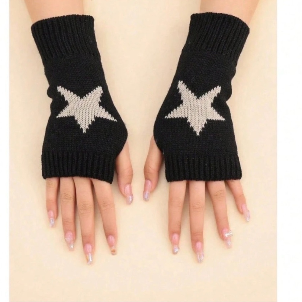 Black Cozy Star Print Fingerless Knit Mittens